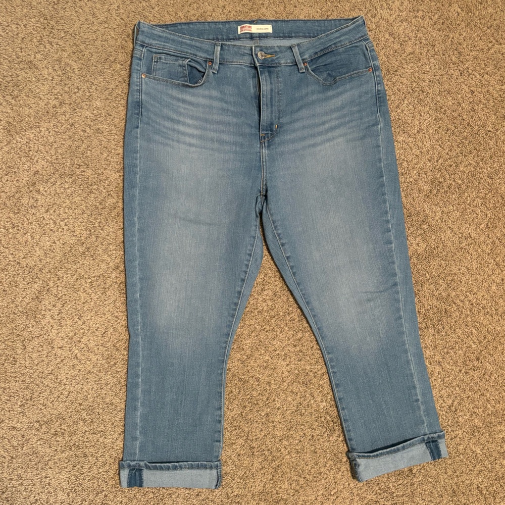 Signature Levi Strauss, Mid-rise Capri, size 14.